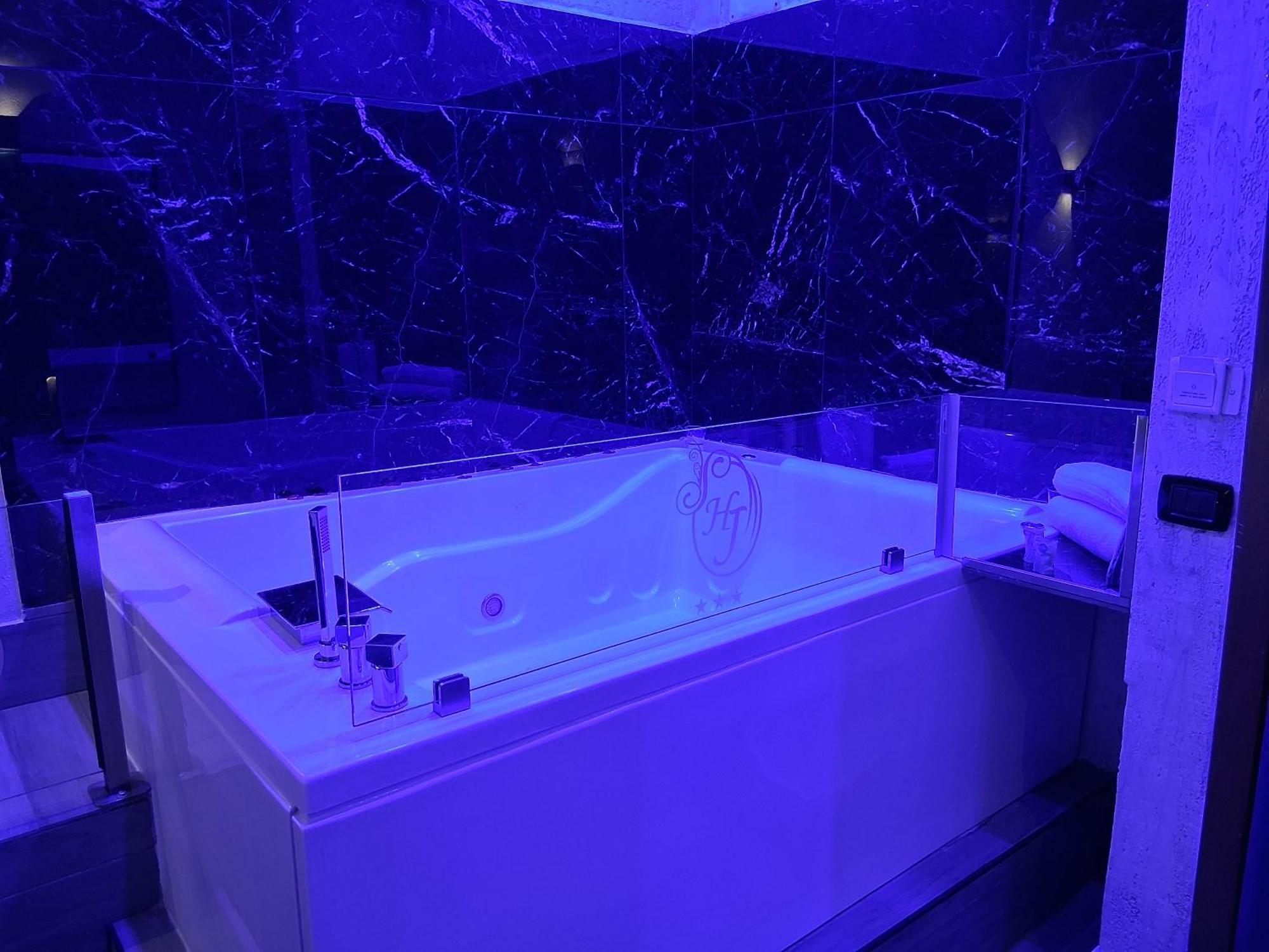 Hotel Joy Кастель-Вольтурно Екстер'єр фото