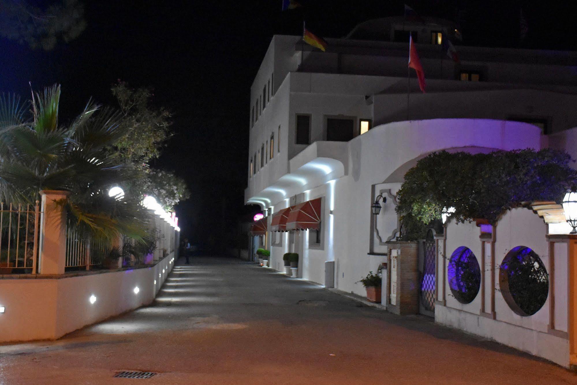 Hotel Joy Кастель-Вольтурно Екстер'єр фото