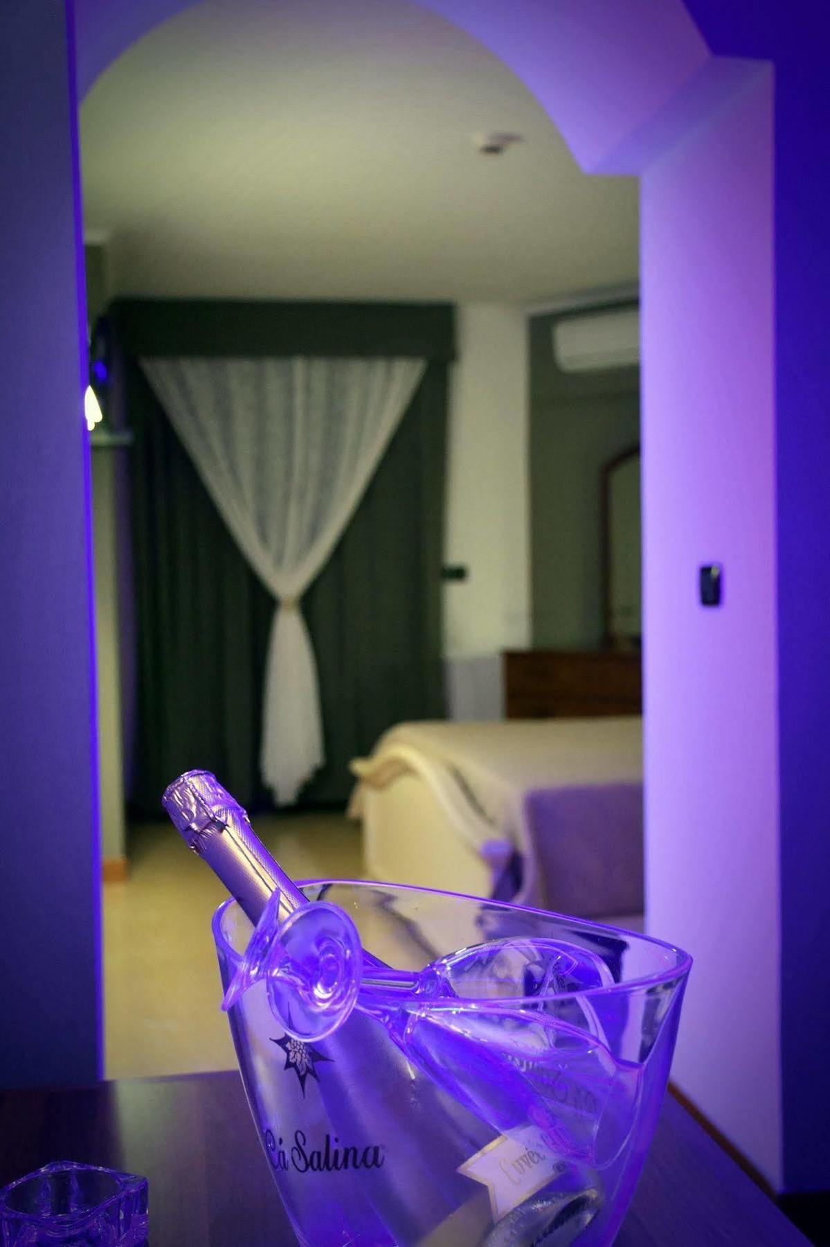 Hotel Joy Кастель-Вольтурно Екстер'єр фото